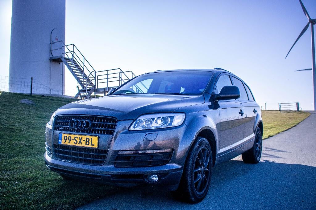 Audi Q7 4.2 V8 257KW Quattro Tiptronic 2006 Grijs, Auto's, Audi, Automaat, 8 cilinders, 147 €/maand, SUV of Terreinwagen