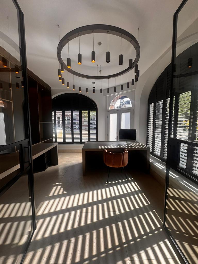 Exclusieve kantoor/praktijk met eigen entree in Oud Zuid., Huizen en Kamers, Kamers te huur, Amsterdam