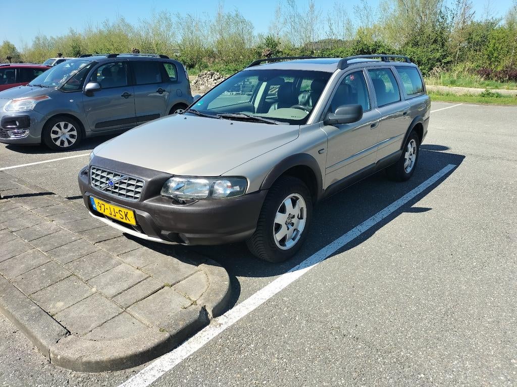 Volvo V70 2.4 T XC 4WD AUT 2002 Beige, 1800 kg, XC70, Beige, Origineel Nederlands