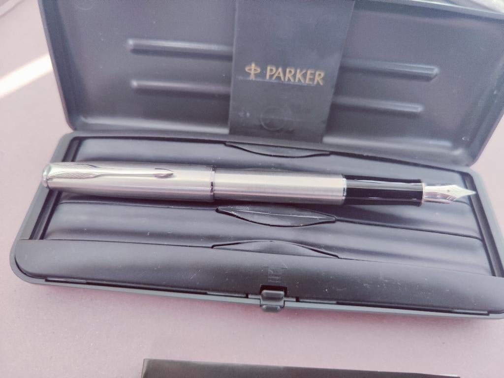 Parker Sonnet vulpen stalen uitvoering M punt in doos, Verzamelen, Pennenverzamelingen, Parker, Met doosje, Ophalen of Verzenden
