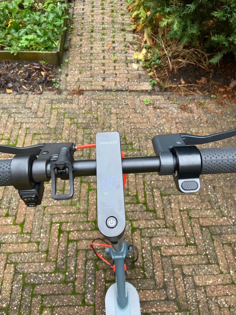 Elektrische step Ducati met 4 standen, Fietsen en Brommers, Steps, Ophalen, Zo goed als nieuw, Elektrische step (E-scooter)