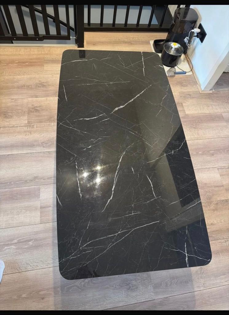 Salontafel met zwart marmerlook blad, Huis en Inrichting, Ophalen, Gebruikt, 100 tot 150 cm, 50 tot 100 cm
