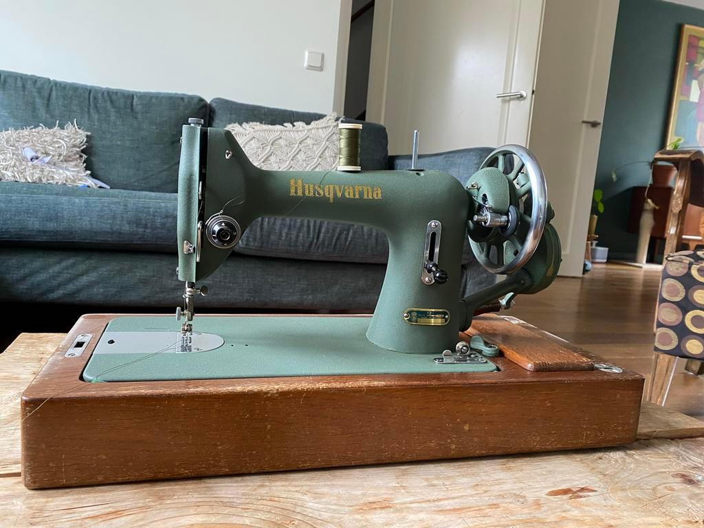 Husqvarna naaimachine uit de jaren 50, Ophalen