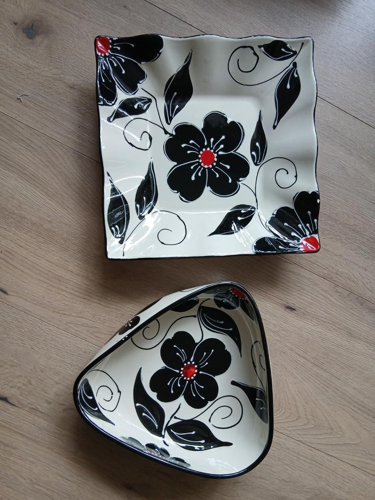 Decoratieve schaal en kom met bloemmotief, Huis en Inrichting, Keuken | Servies, Gebruikt, Schaal of Schalen, Overige stijlen