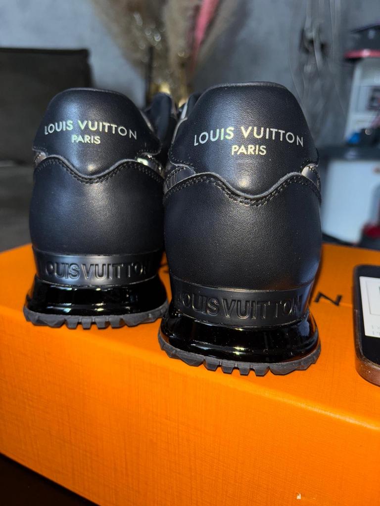 Louis Vuitton Run Away Sneakers Zwart Maat 38, Kleding | Dames, Schoenen, Zo goed als nieuw, Sneakers of Gympen, Zwart, Ophalen of Verzenden