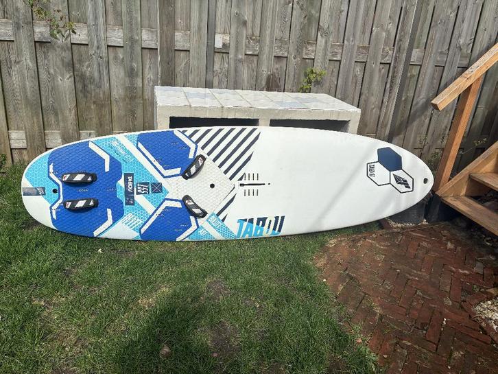 Tabou Bullitt 155L windsurfplank – zeer goede staat, Watersport en Boten, Windsurfen, Zo goed als nieuw, Plank, Minder dan 5 m²