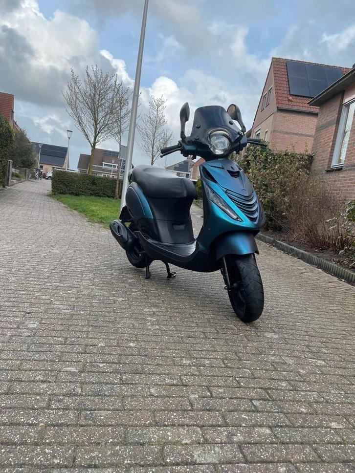 Piaggo zip brom 4t, Fietsen en Brommers, Scooters | Piaggio, Zo goed als nieuw, Zip, Benzine, Ophalen