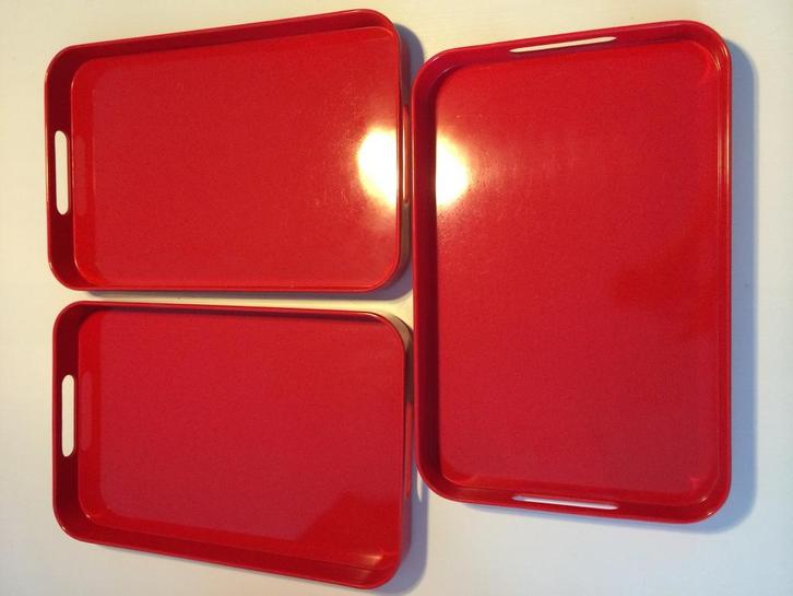 3 stapelbare melamine dienbladen rood ca 27,5 x 42,5, Huis en Inrichting, Woonaccessoires | Dienbladen, Zo goed als nieuw, Kunststof