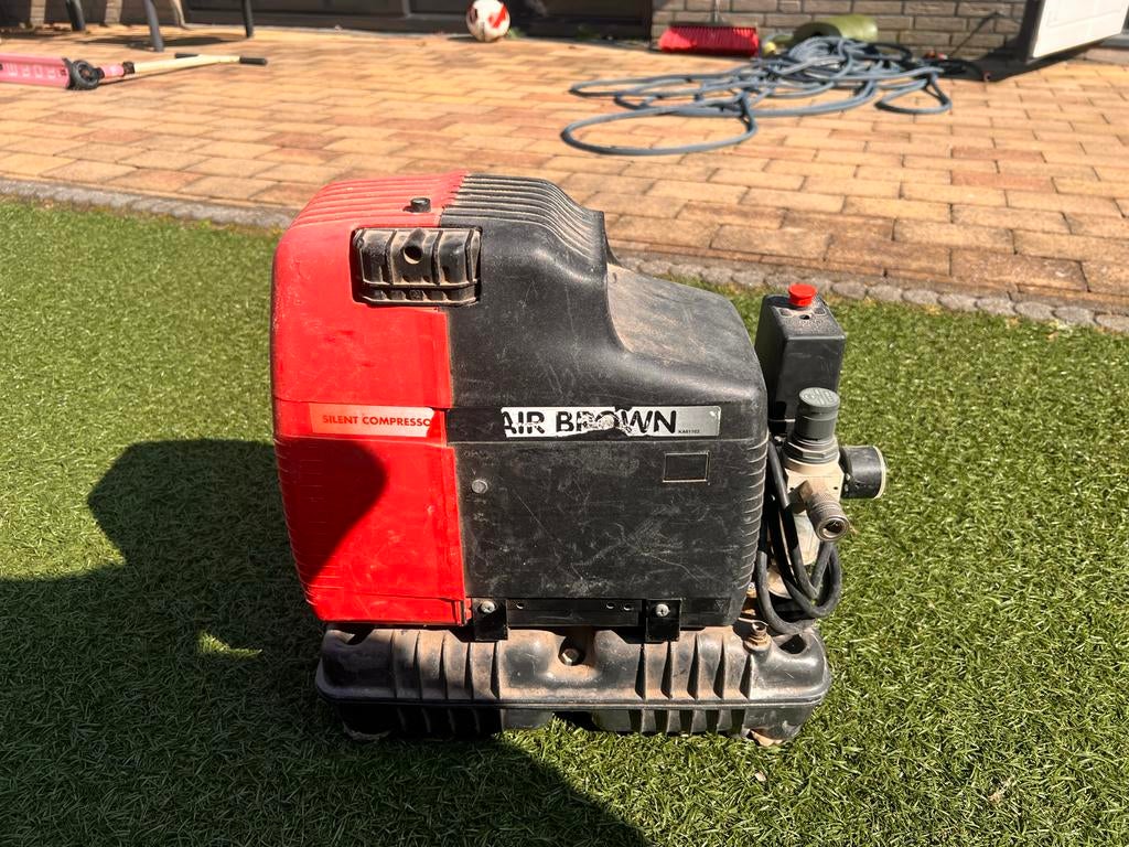 Brown Silent Compressor - Perfecte Staat met Luchtslang, Doe-het-zelf en Verbouw, Compressors, Gebruikt, 6 tot 10 bar, Ophalen of Verzenden