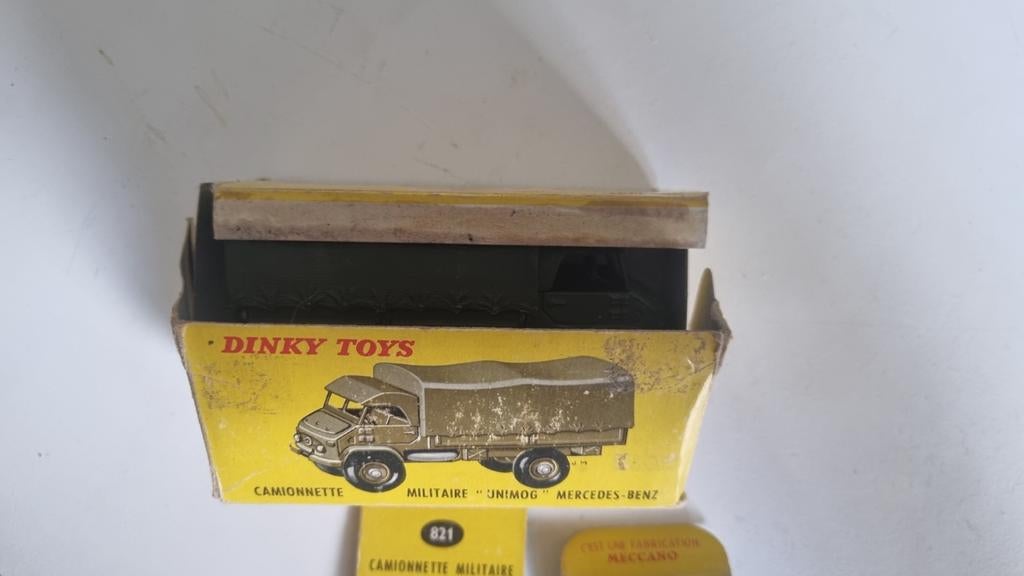 DINKY TOYS #821 – Unimog Mercedes Camionnette Militaire Miniature 1:43 (collection)