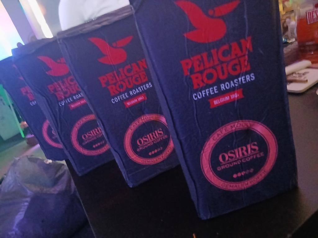 Pelican rouge koffie Osiris, Ophalen
