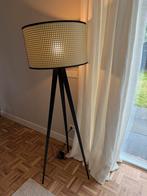 Stijlvolle rotan staande lamp - tripod design, Ophalen, Zo goed als nieuw, Hout, 150 tot 200 cm