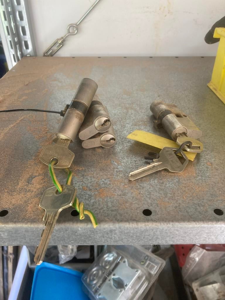 Cilindersloten met sleutels, Ophalen of Verzenden, Gebruikt, Overige materialen, Slot