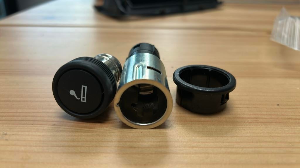 12 volt sigarettenaansteker ford ka 2008-2016, Ophalen of Verzenden, Zo goed als nieuw