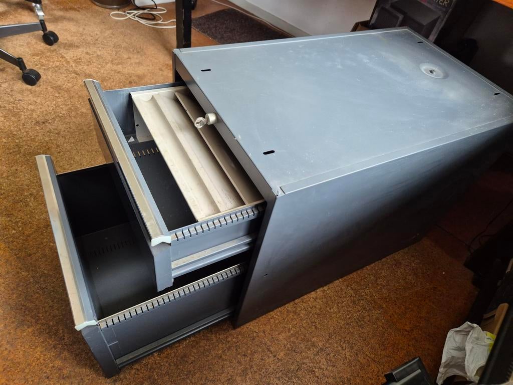 Stalen hangmappenkast met slot, Huis en Inrichting, Kasten | Roldeurkasten en Archiefkasten, Ophalen, Minder dan 50 cm, Gebruikt