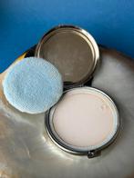 Zilverkleurige poederdoos met blauw donsje, Ophalen of Verzenden