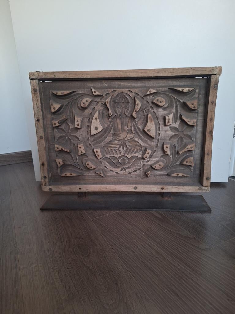 Aziatisch handgesneden houten paneel op metalen standaard., Huis en Inrichting, Ophalen, Minder dan 50 cm, 50 tot 100 cm, Zo goed als nieuw