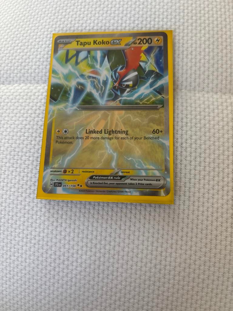 Pokemon Kaart: Tapu Koko ex (051/159) - Zeldzaam. met sleeve, Ophalen of Verzenden, Zo goed als nieuw, Losse kaart, Foil