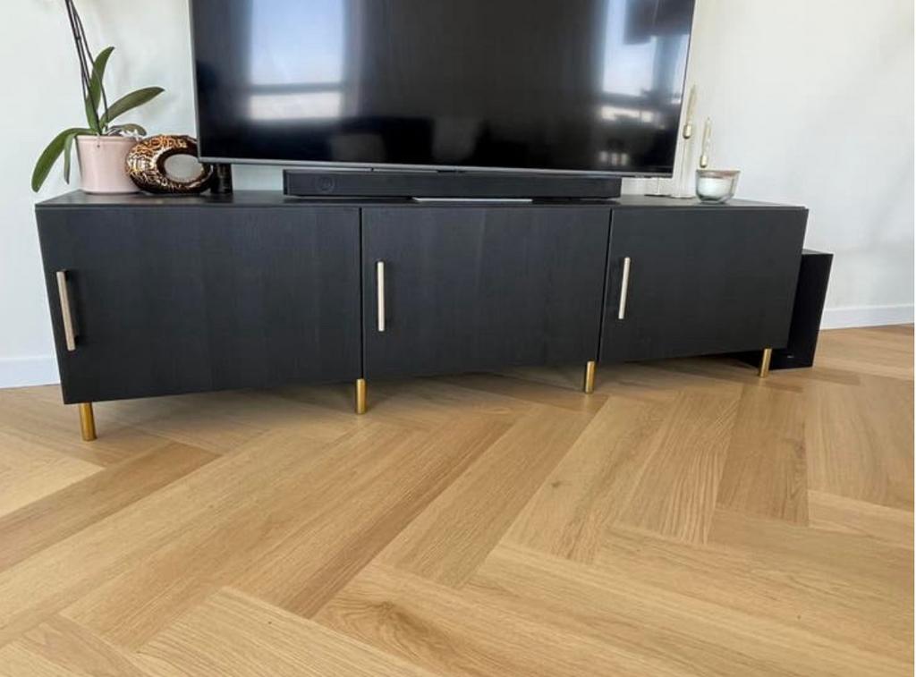 TV MEUBEL BESTA, Ophalen, 150 tot 200 cm, Zo goed als nieuw, Minder dan 100 cm