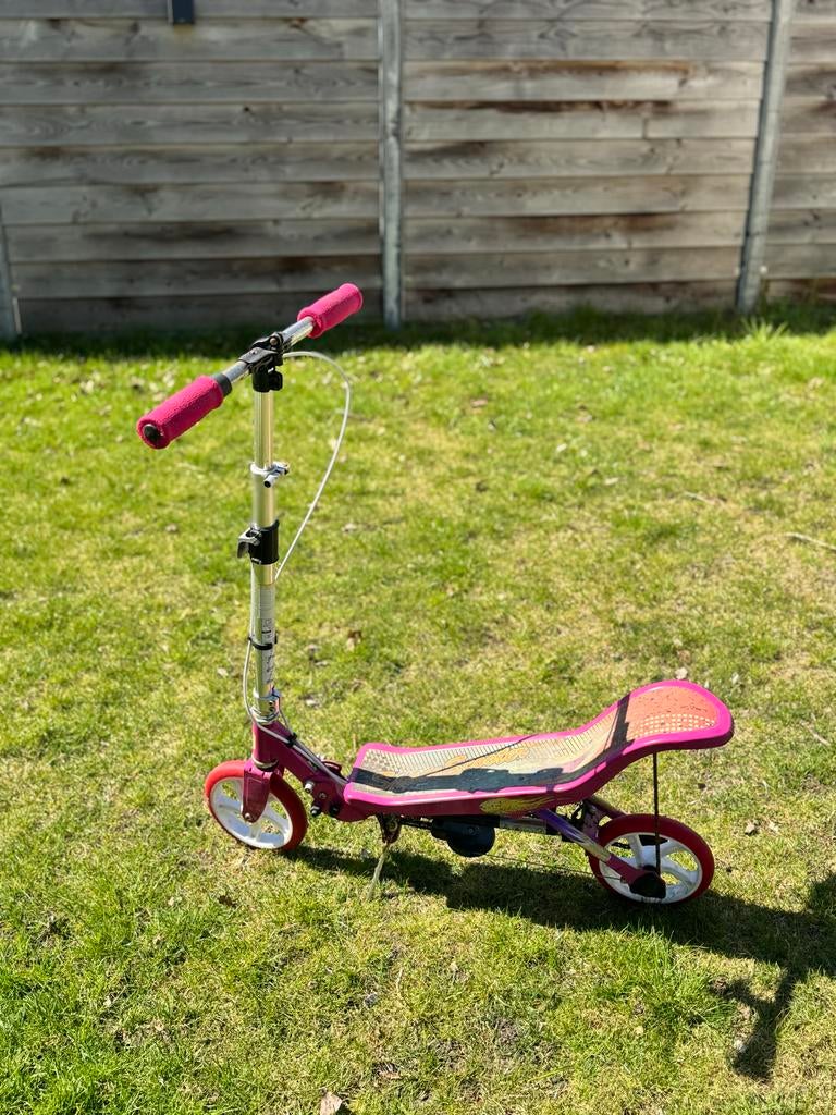 Space Scooter roze - weinig gebruikt, Intertoys, Fietsen en Brommers, Ophalen, Zo goed als nieuw, Overige typen