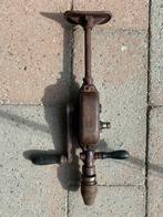 Antiek Pools(?) handboor, Ophalen