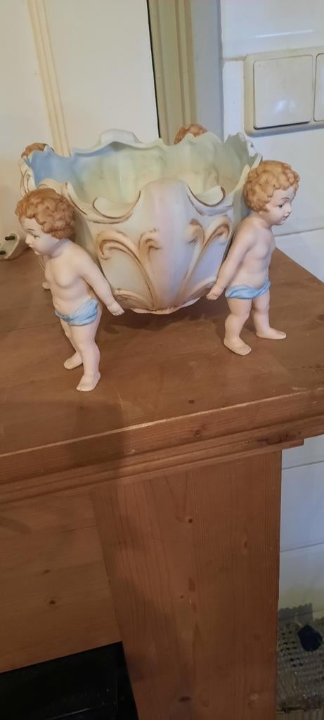 Antieke porseleinen cherubijnen jardaine, Ophalen of Verzenden