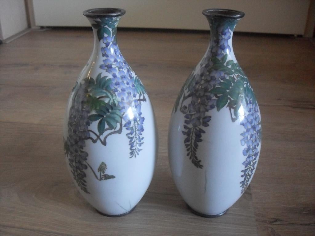 2 japanse cloisonne vazen wit bloemen, Antiek en Kunst, Antiek | Vazen, Ophalen of Verzenden