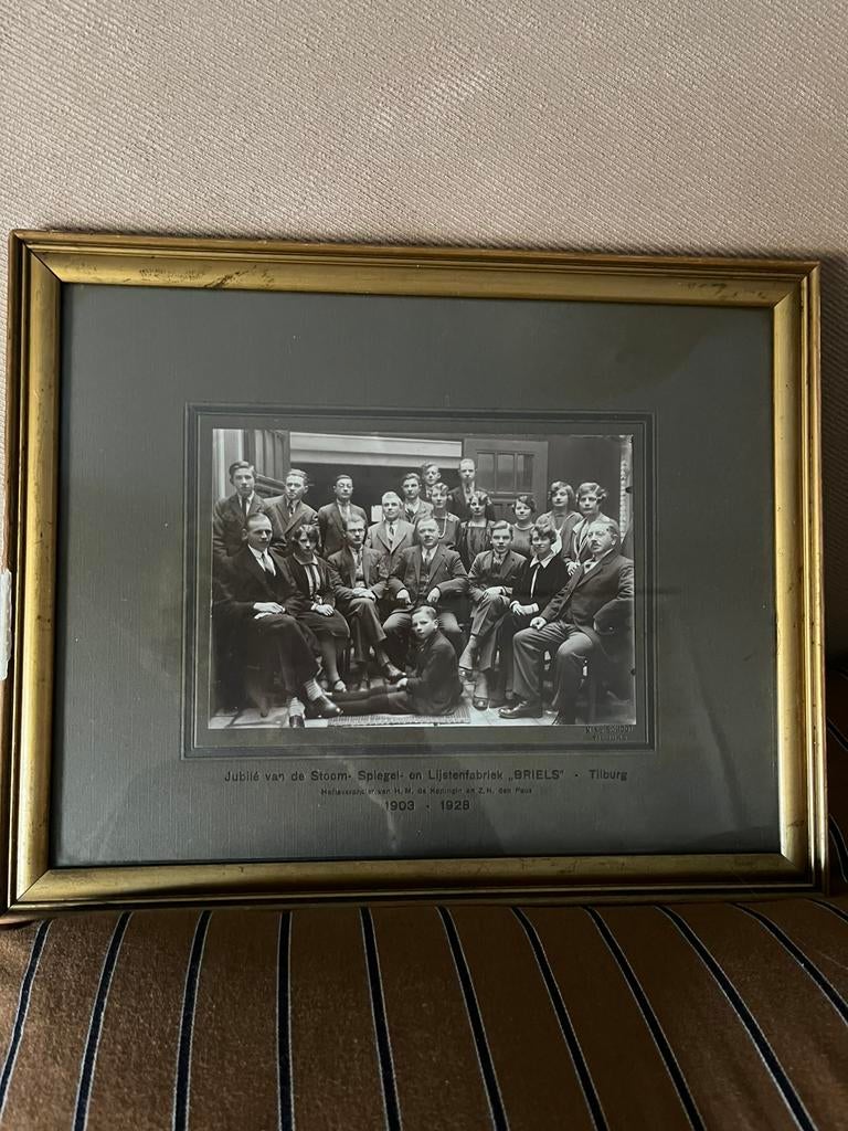 Oude ingelijste foto lijstenfabriek briels, Ophalen of Verzenden