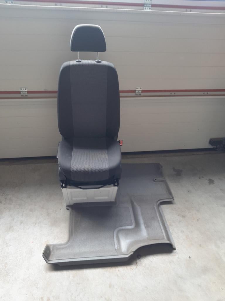 Zeer nette passagiersstoel en vloermat Mercedes sprinter VW, Auto-onderdelen, Ophalen, Volkswagen