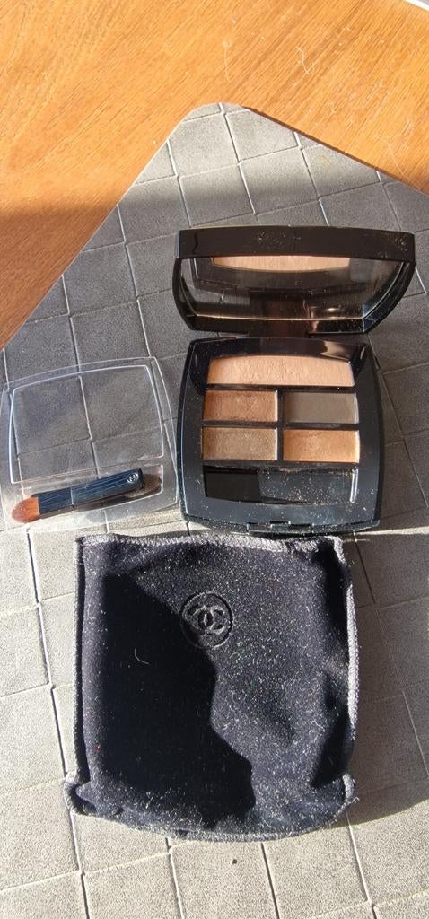 Chanel Les Beiges Healthy Glow Eyeshadow Palette "Intense", Sieraden, Tassen en Uiterlijk, Uiterlijk | Cosmetica en Make-up, Ogen