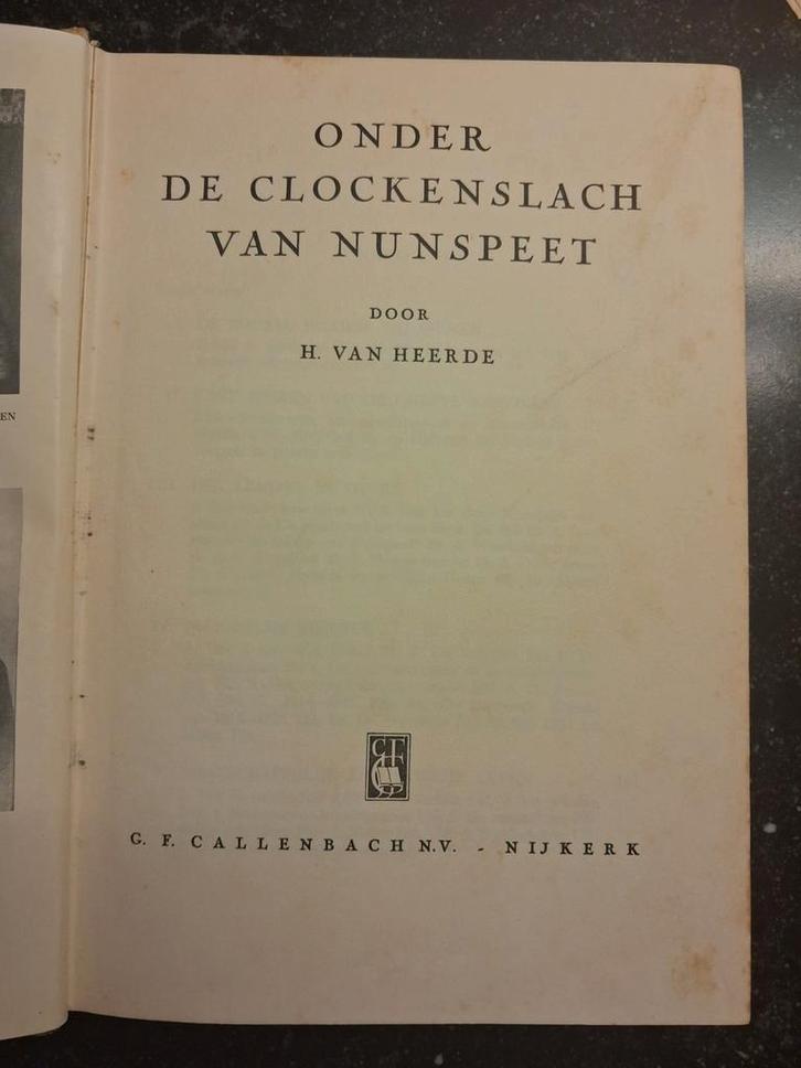 Onder de Clockenslach van Nunspeet - H. van Heerde, Boeken, Geschiedenis | Stad en Regio, Gelezen, 20e eeuw of later, Ophalen of Verzenden