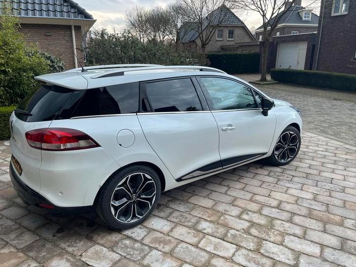 Renault Clio 1.2 TCE 87KW Estate Bose 2018 Wit metallic, Auto's, Renault, Particulier, Clio, Benzine, D, Stationwagon, Handgeschakeld