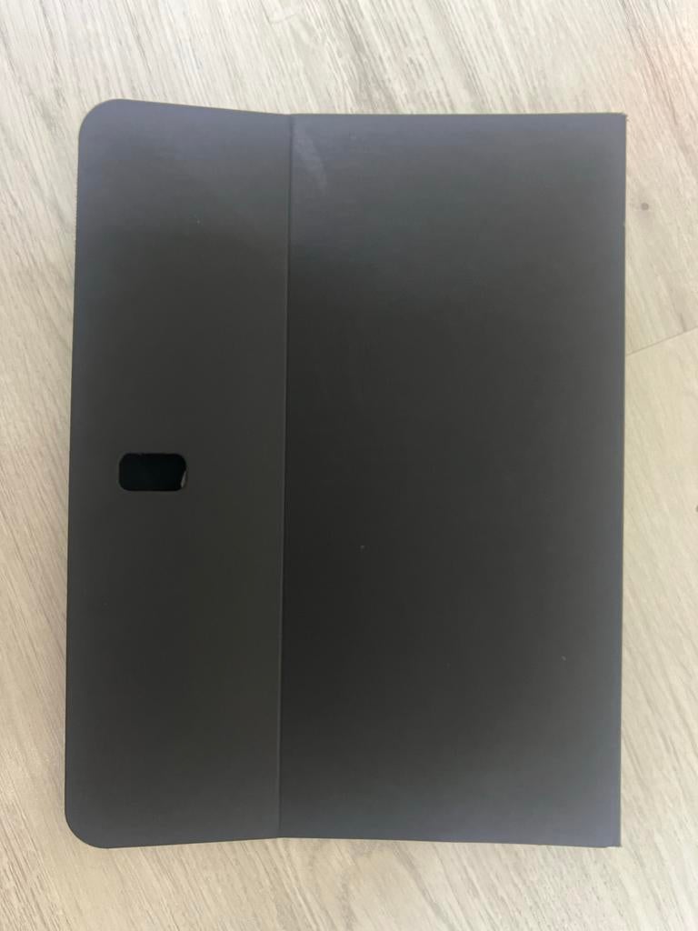 Trust tablet hoes 10 inch, Ophalen of Verzenden, Zo goed als nieuw, 10 inch, Bescherming voor- en achterkant