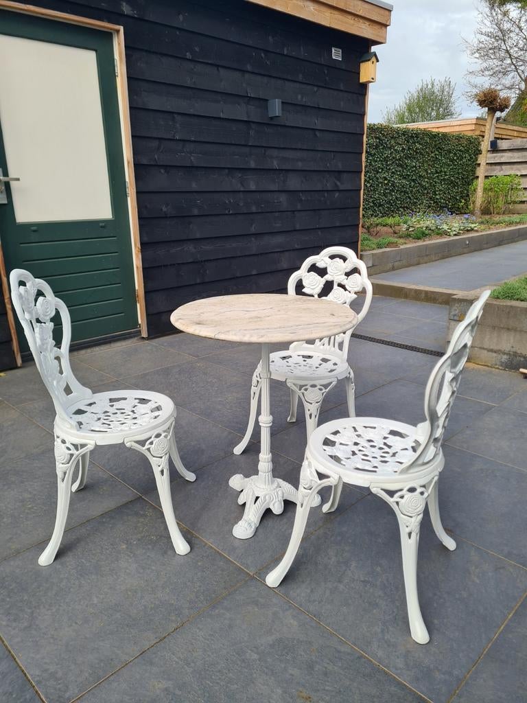 Mooie witte bistro set., Ophalen, Zo goed als nieuw, Overige materialen, 3 zitplaatsen