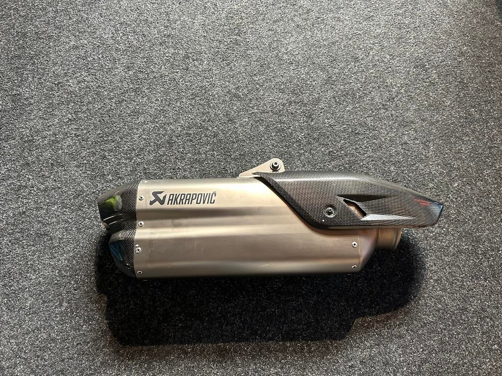 Zgan Akrapovic slip on demper KTM 1290, Motoren, Ophalen, Zo goed als nieuw