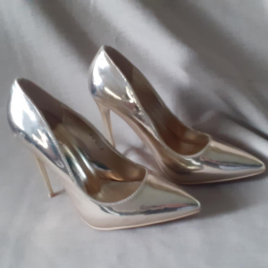 Gouden pumps, stiletto hakken, high heels, Ophalen of Verzenden, Zo goed als nieuw, Oranje