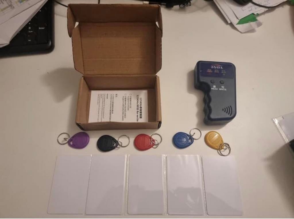Nieuwe 125 kHz RFID lezer/schrijver met 5 tags en pasjes, Hobby en Vrije tijd, Elektronica-componenten, Ophalen of Verzenden