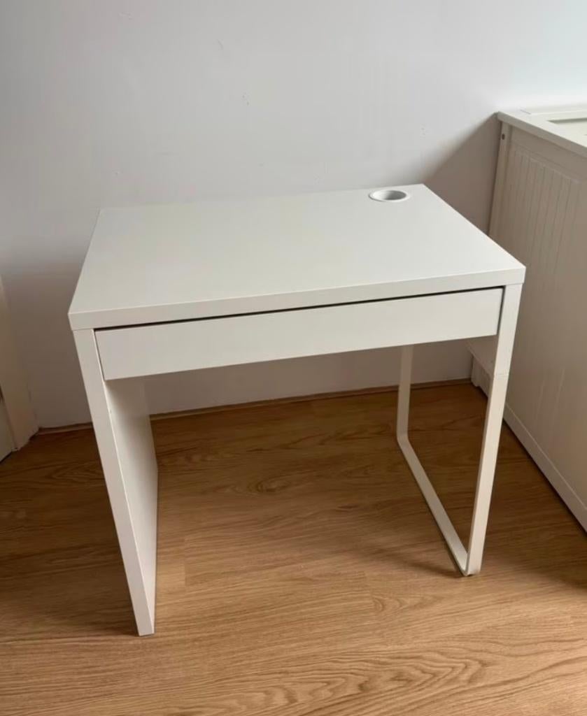 MICKE bureau IKEA, Ophalen, Zo goed als nieuw