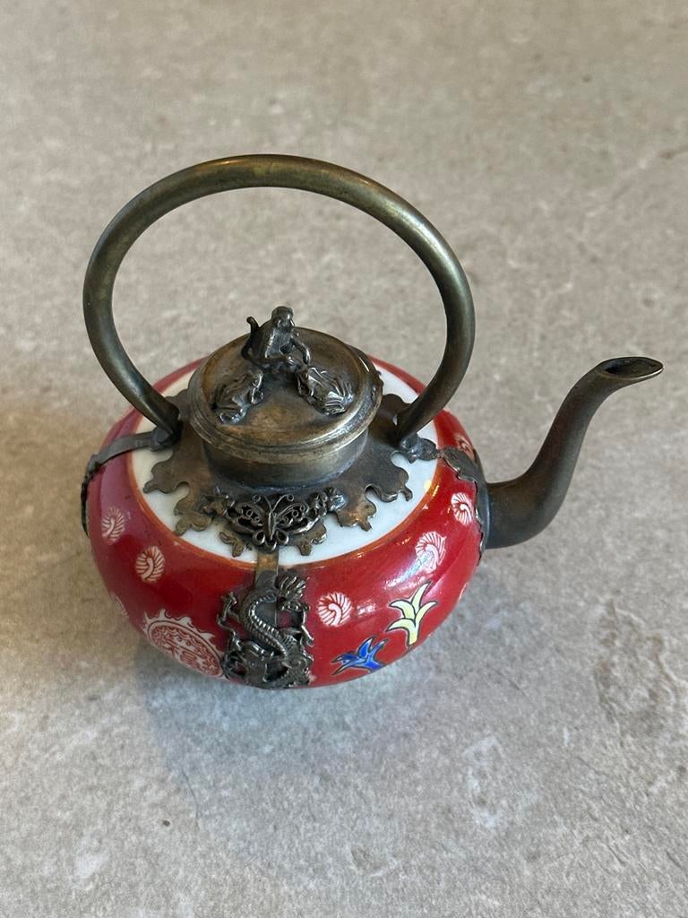 Antieke Chinese theepot, rood emaille met drakenmotief, Ophalen of Verzenden