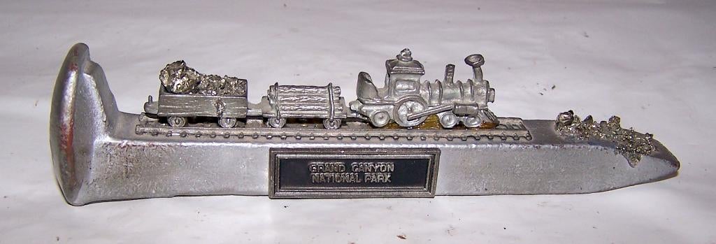Tinnen souvenir Grand Canyon Park-trein op spoorwegspijker., Ophalen of Verzenden