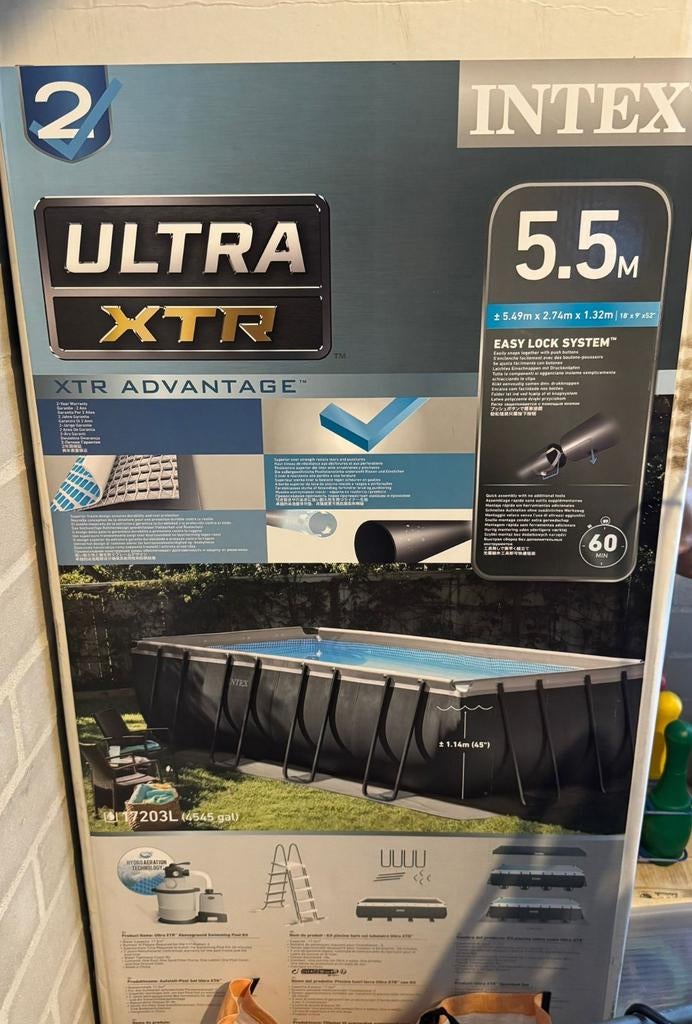 Groot Intex zwembad met oprolbaar afdekzeil en pomp, 200 tot 300 cm, Zo goed als nieuw, Rechthoekig, Ophalen