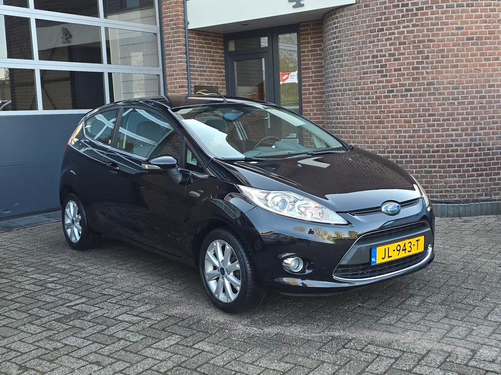 Ford Fiesta 1.4 Trend Automaat |Airco |Apk 2027, 15 km/l, 4 cilinders, Zwart, Bedrijf