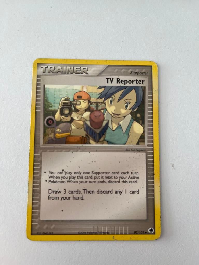 Pokemon Kaart - TV Reporter Trainer (82/101) Dragon Frontier, Ophalen of Verzenden, Gebruikt, Losse kaart