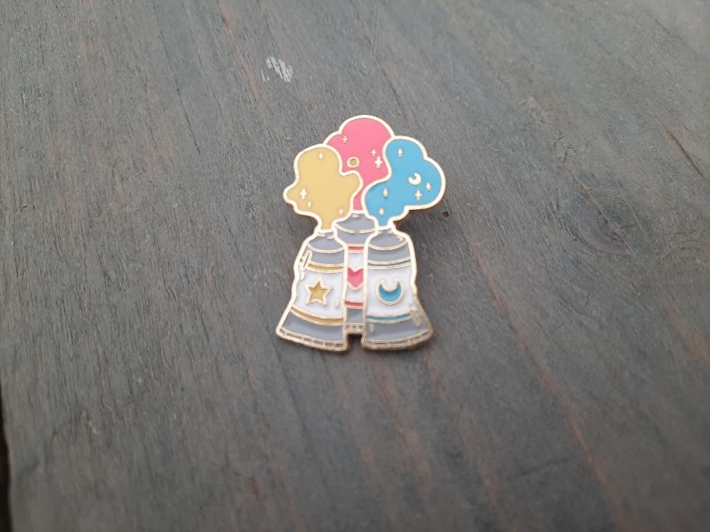 1 pin van drie verftubes te koop, Ophalen of Verzenden, Nieuw, Overige onderwerpen, Speldje of Pin