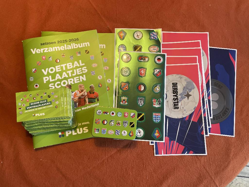 voetbalplaatjes 117x + boek 2x + blik 1x + sticker 8x, Albert Heijn, Ophalen of Verzenden
