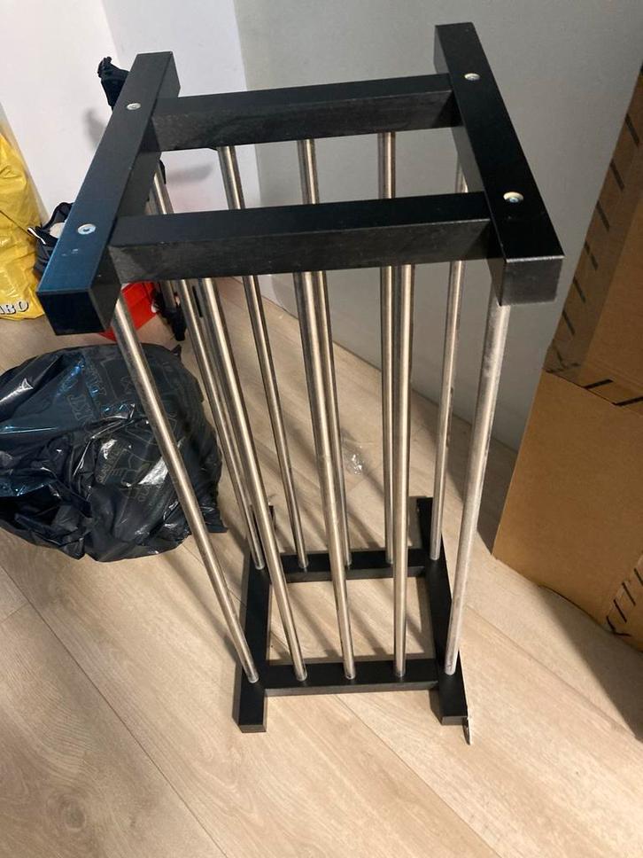 Moet snel weg! Stijlvol zwart/zilver schoenenrek, Huis en Inrichting, Kasten | Schoenenrekken, Zo goed als nieuw, Ophalen