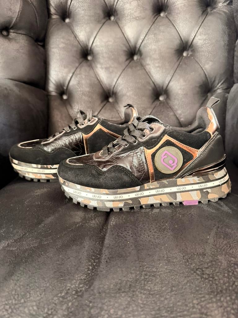Liu Jo sneakers. Met leger print zolen. Dames meisjes, Zwart, Ophalen of Verzenden, Sneakers of Gympen, Zo goed als nieuw