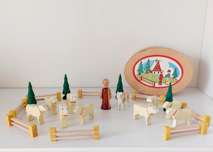 Doosje houten beestjes Erzgebirge, Antiek en Kunst, Antiek | Speelgoed, Ophalen of Verzenden