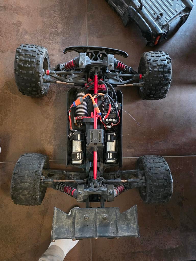 ARRMA Outcast 8S (opgevoerd ), Elektro, Gebruikt, Auto offroad, Ophalen of Verzenden