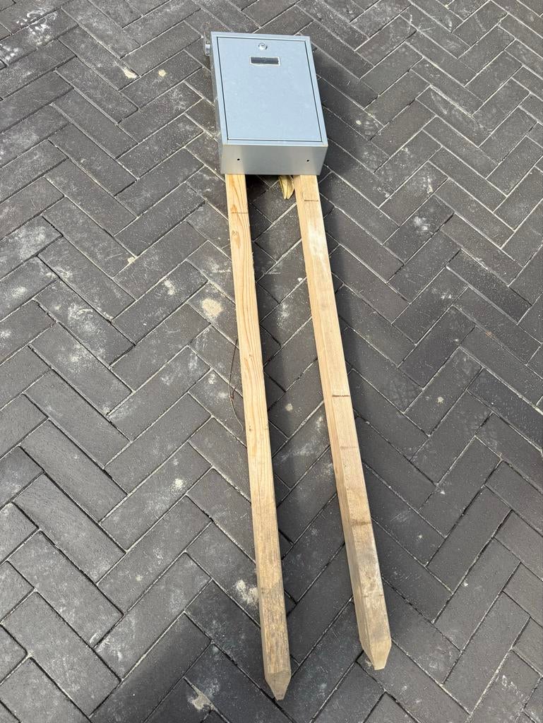 (Nood)brievenbus op houten palen, inclusief sleuteltjes, Tuin en Terras, Brievenbussen, Ophalen, Gebruikt, Overige materialen